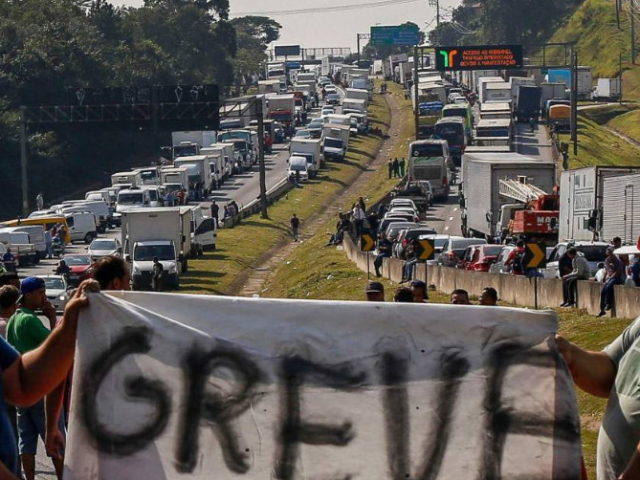 A greve dos caminhoneiros e a logística no Brasil