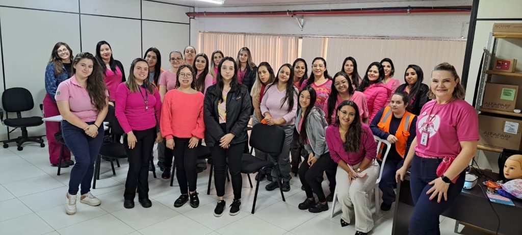 Como parte dessa iniciativa, tivemos a incrível oportunidade de receber uma palestra inspiradora ministrada por uma das mais renomadas especialistas em saúde feminina, Josiane Biss da Ong Amigas da Mama